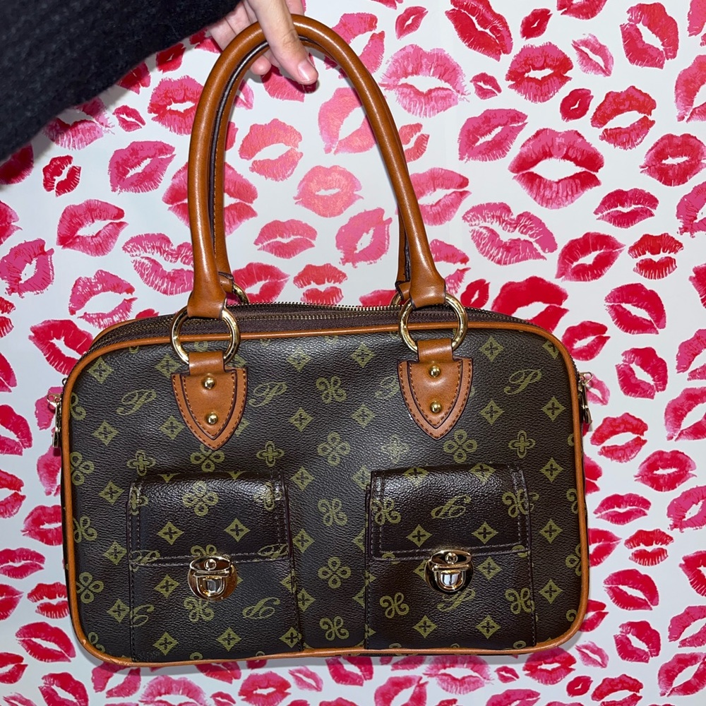 Brown Designer Hand Bag with 2 Straps and 3 Pockets / Zipper closure